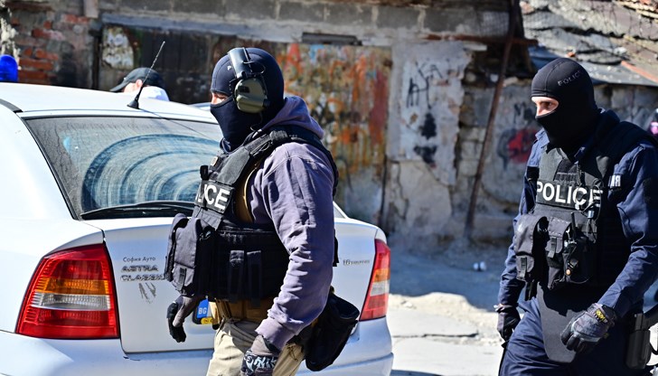 Мащабна акция срещу търговията с фалшиви маркови стоки в морската ни столица Мащабна акция срещу търговията с фалшиви маркови стоки в морската ни столица