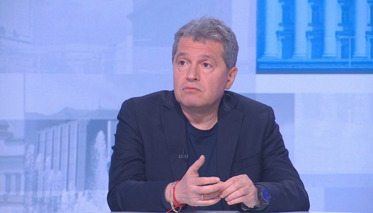 Централната избирателна комисия и страната нямат софтуера, с който работят тези машини Централната избирателна комисия и страната нямат софтуера, с който работят тези машини