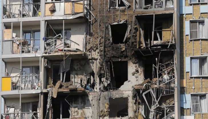 Московски жилищни блокове поразени от дронове, десетки са евакуирани Московски жилищни блокове поразени от дронове, десетки са евакуирани