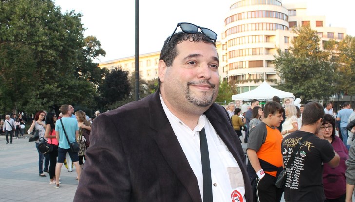 Идеята на Асен Ласонин е породена от множеството рисунки по градските фасади Идеята на Асен Ласонин е породена от множеството рисунки по градските фасади