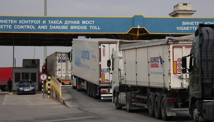 Румънски туристи създават опашки на ГКПП "Кулата" и "Маказа" Румънски туристи създават опашки на ГКПП "Кулата" и "Маказа"