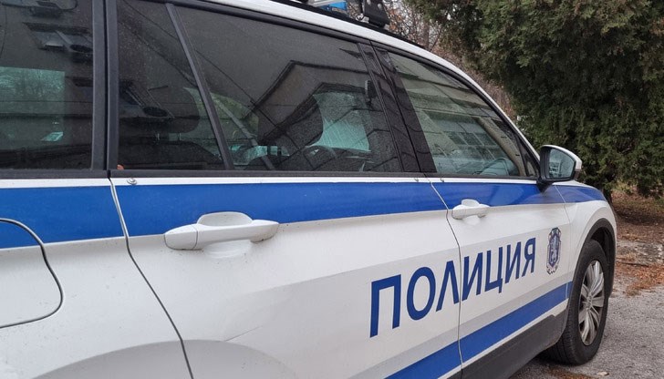 Задържани са трима българи Задържани са трима българи