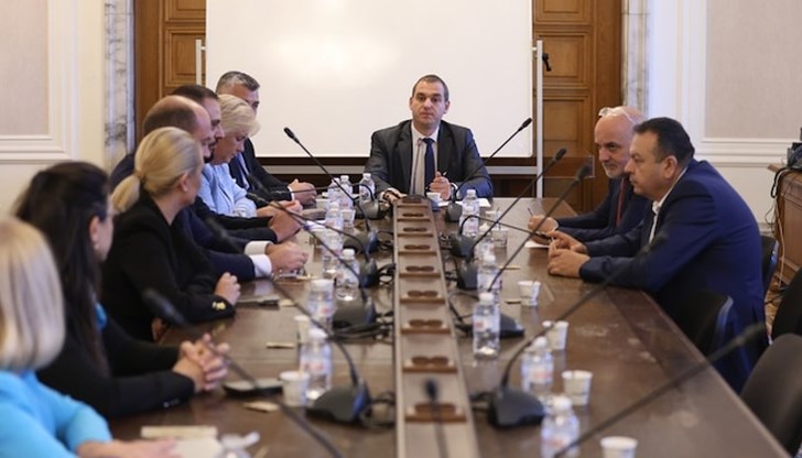 "Възраждане" настоява за продължаване на изслушванията "Възраждане" настоява за продължаване на изслушванията