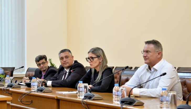 Красимира Стоянова започва незабавни разговори за подобряване на условията за превоз на пътници и товари Красимира Стоянова започва незабавни разговори за подобряване на условията за превоз на пътници и товари