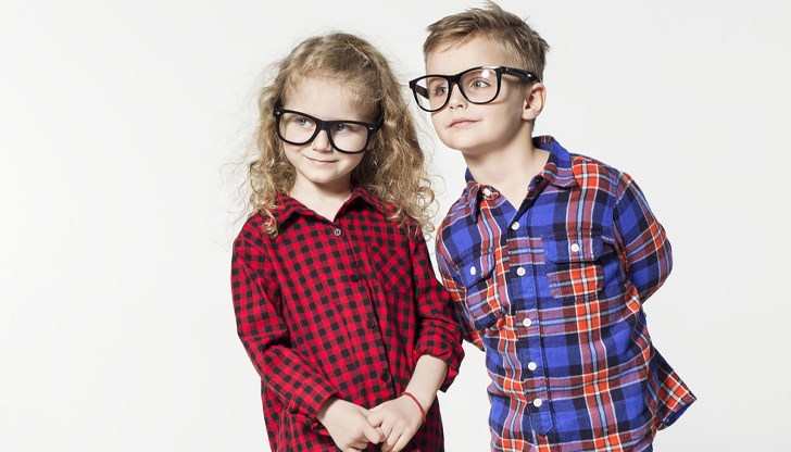 Децата трябва да прекарват поне два часа навън всеки ден Децата трябва да прекарват поне два часа навън всеки ден