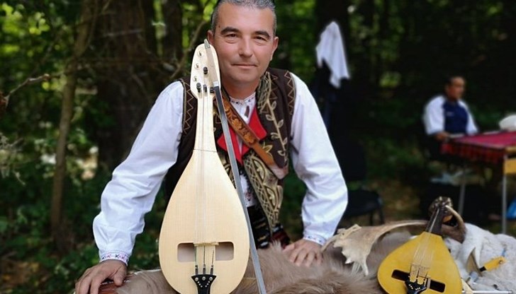 Ниско заплащане и липса на кадри застрашават бъдещето на фолклорната музика Ниско заплащане и липса на кадри застрашават бъдещето на фолклорната музика