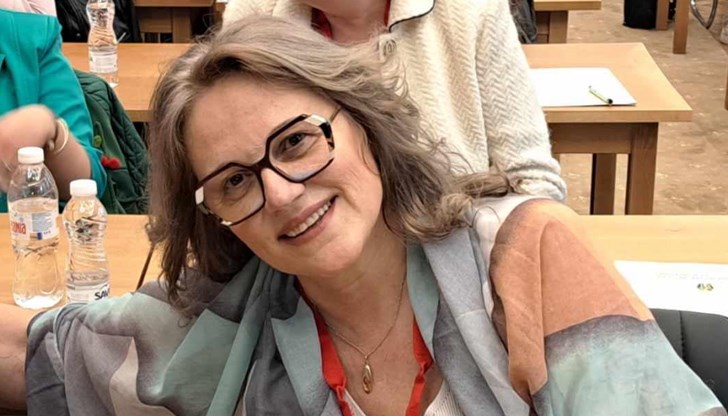 Наясно съм кои са дълбоките ти лични мотиви да се държиш по този неадекватен начин - уронвайки своето лично достойнство Наясно съм кои са дълбоките ти лични мотиви да се държиш по този неадекватен начин - уронвайки своето лично достойнство