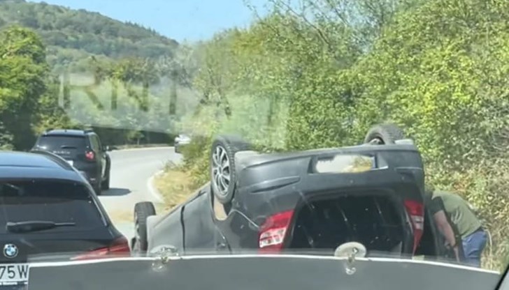 Кола се преобърна по таван преди Обзор Кола се преобърна по таван преди Обзор