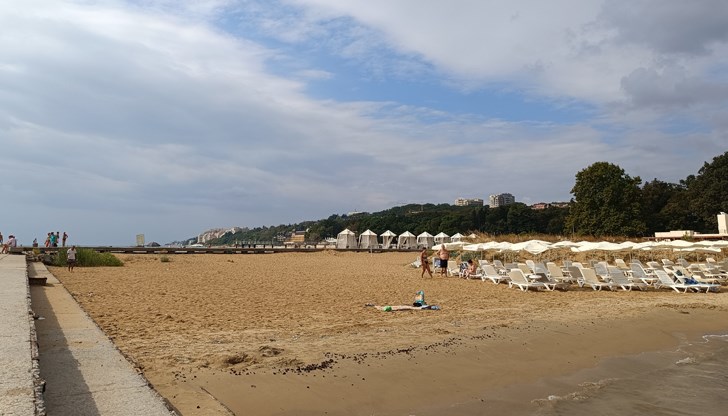 Значителна облачност и краткотрайни валежи се очакват сутринта по Черноморието Значителна облачност и краткотрайни валежи се очакват сутринта по Черноморието