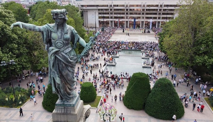 Официална церемония, безплатен концерт и културни прояви отбелязват празника Официална церемония, безплатен концерт и културни прояви отбелязват празника