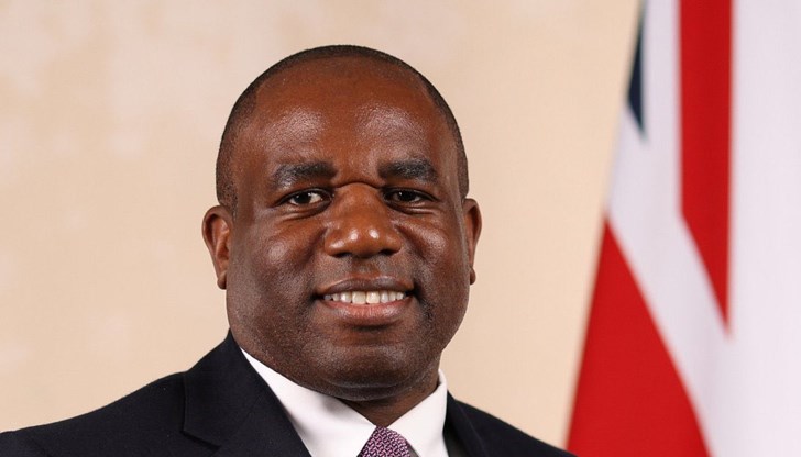 Не можем да бъдем отклонени от курса от един империалистически фашист, който иска да нахлува в страни безразборно Не можем да бъдем отклонени от курса от един империалистически фашист, който иска да нахлува в страни безразборно