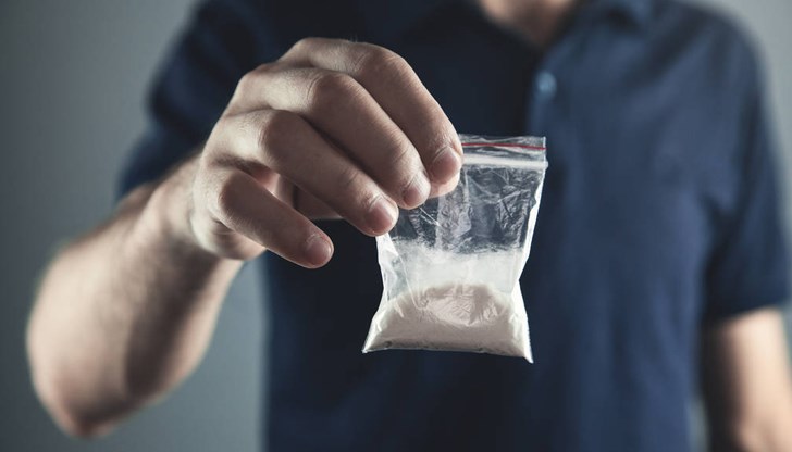 Двамата русенци са задържани за притежание на метамфетамин и конопени семена Двамата русенци са задържани за притежание на метамфетамин и конопени семена