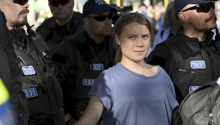 Активистката e задържана по време на демонстрация срещу войната в Газа Активистката e задържана по време на демонстрация срещу войната в Газа