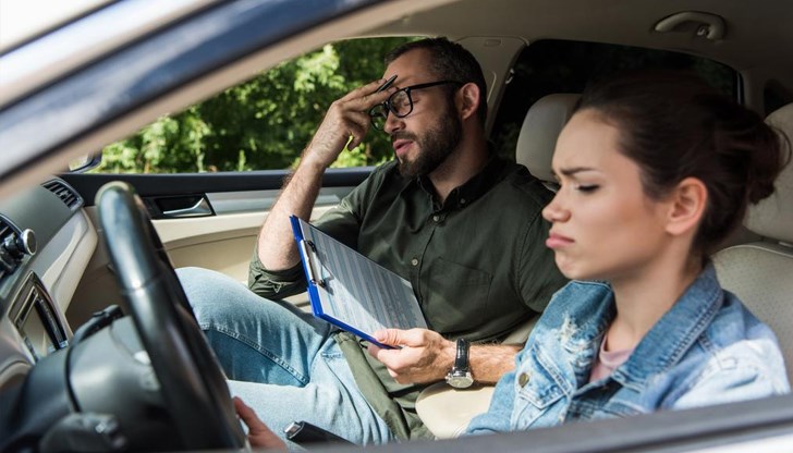 Новите правила ограничават явяванията на теоретични и практически изпити до четири в рамките на шест месеца Новите правила ограничават явяванията на теоретични и практически изпити до четири в рамките на шест месеца