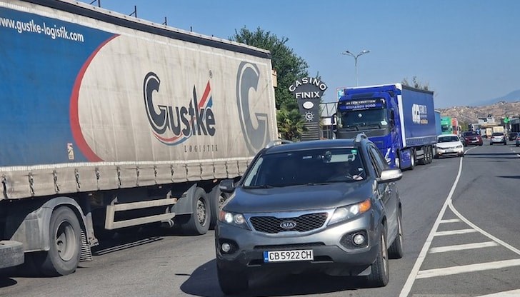 Леките коли преминават без да чакат Леките коли преминават без да чакат