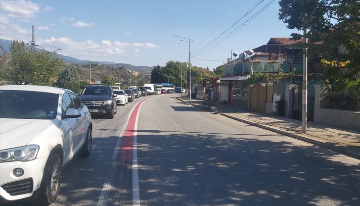 Причината за огромното задръстване е аварирал ТИР Причината за огромното задръстване е аварирал ТИР