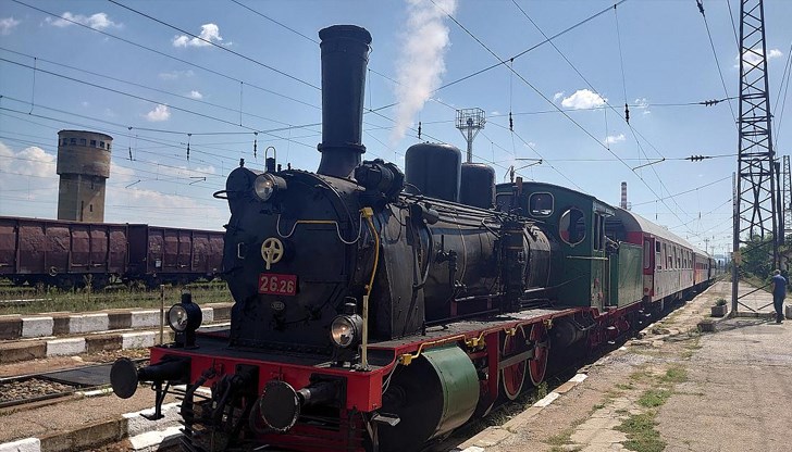 15 щастливци ще се пренесат в миналото с парния локомотив от филма "Гунди" 15 щастливци ще се пренесат в миналото с парния локомотив от филма "Гунди"