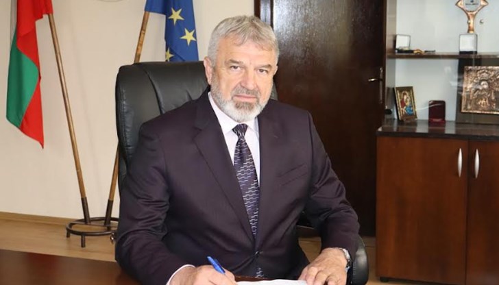 Областният управител на Русе ще гласува в Две могили Областният управител на Русе ще гласува в Две могили