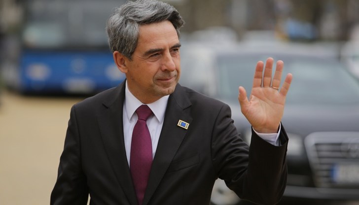 Знам, че едва ли е моя работа да предлагам изход от политическата криза. Опитвам се да бъда буден гражданин, пише декан в Русенския университет Знам, че едва ли е моя работа да предлагам изход от политическата криза. Опитвам се да бъда буден гражданин, пише декан в Русенския университет