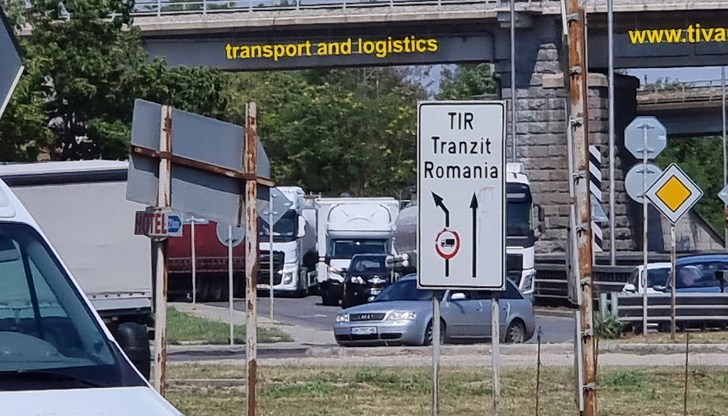 Временна организация на движението забавя преминаването през Дунав мост Временна организация на движението забавя преминаването през Дунав мост