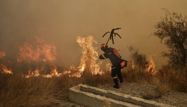 Огнената стихия бушува четвърти ден Огнената стихия бушува четвърти ден