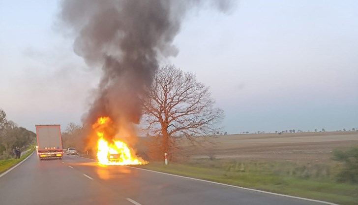 Технически проблем е предизвикал пожара в автомобил на главния път Технически проблем е предизвикал пожара в автомобил на главния път