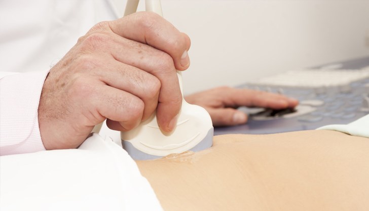 Мел Плаканика дълго време е страдала от силни коремни болки и кръвотечение, преди лекарите да направят изумителното откритие Мел Плаканика дълго време е страдала от силни коремни болки и кръвотечение, преди лекарите да направят изумителното откритие