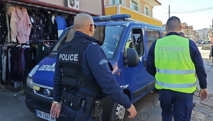 Извършват се претърсвания на различни адреси, включително заложни къщи и търговски обекти в квартала Извършват се претърсвания на различни адреси, включително заложни къщи и търговски обекти в квартала