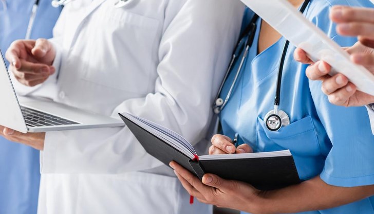 Ректорът на МУ-Варна връчи дипломите на новите здравни специалисти Ректорът на МУ-Варна връчи дипломите на новите здравни специалисти