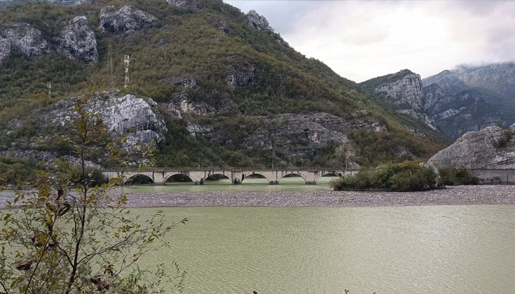 Река Неретва се превърна в токсичен поток след проливните дъждове Река Неретва се превърна в токсичен поток след проливните дъждове