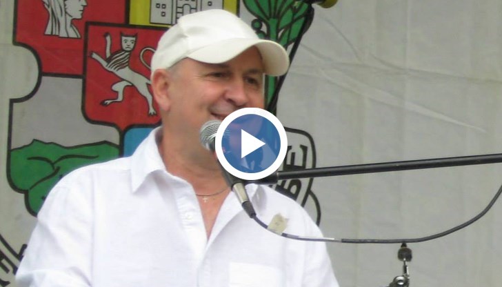 Видях последните му две-три крачки преди да падне от сцената