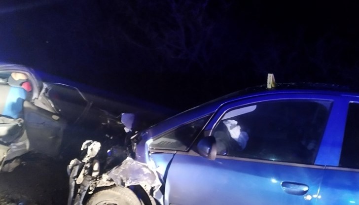 Ударът е между два леки автомобила "Фолксваген" Ударът е между два леки автомобила "Фолксваген"