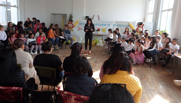 Ученици и учители почетоха народните будители