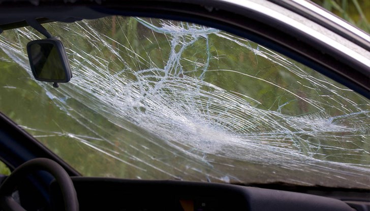 72-годишен шофьор е в болница с множество травми 72-годишен шофьор е в болница с множество травми