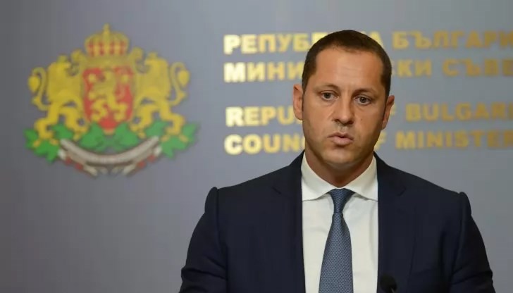 Бившия заместник-министър на икономиката Александър Манолев се прочу и в аферата "къщи за тъщи" Бившия заместник-министър на икономиката Александър Манолев се прочу и в аферата "къщи за тъщи"