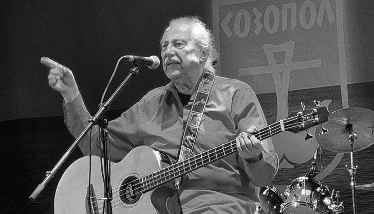 Трагичен инцидент отне живота на легендарния музикант Кирил Маричков Трагичен инцидент отне живота на легендарния музикант Кирил Маричков