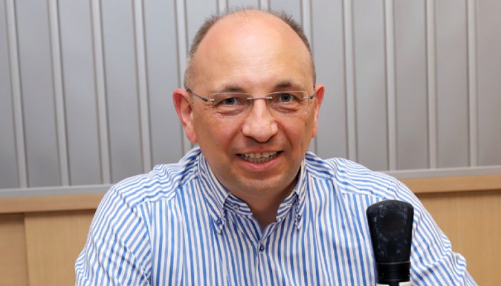 Според бившия вицепремиер държавата върви към политически разпад и икономическо затлачване Според бившия вицепремиер държавата върви към политически разпад и икономическо затлачване