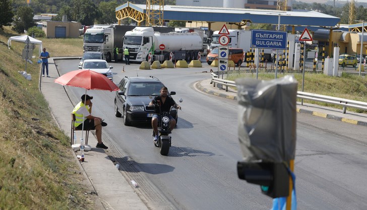 Над 118 000 автомобила преминаха през ГКПП "Дунав мост - Русе" за месец Над 118 000 автомобила преминаха през ГКПП "Дунав мост - Русе" за месец