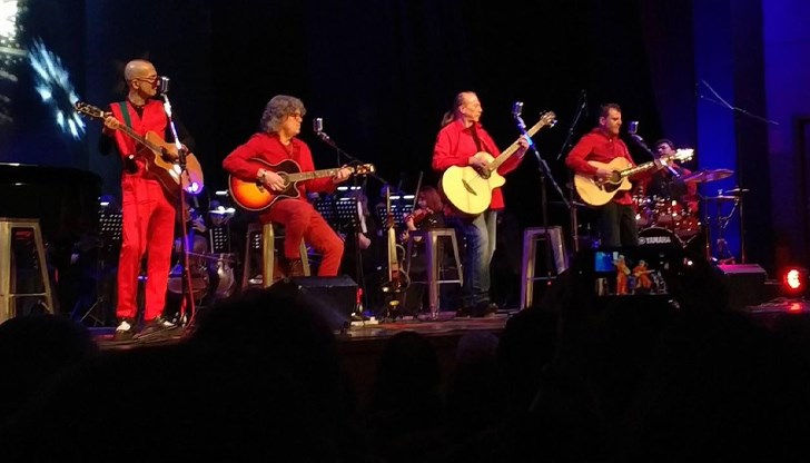 Музикантите споделят емоционални спомени за своя приятел и ментор Музикантите споделят емоционални спомени за своя приятел и ментор