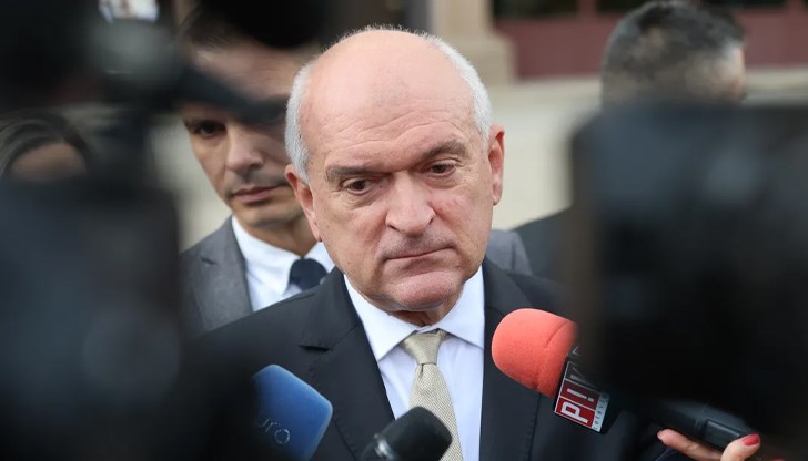 Премиерът отхвърля спекулации за компрометирана гранична ограда Премиерът отхвърля спекулации за компрометирана гранична ограда