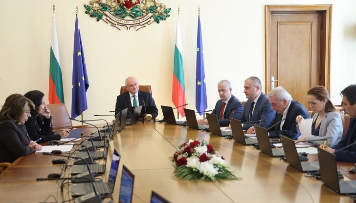 Министърът на електронното управление инспектира процеса Министърът на електронното управление инспектира процеса