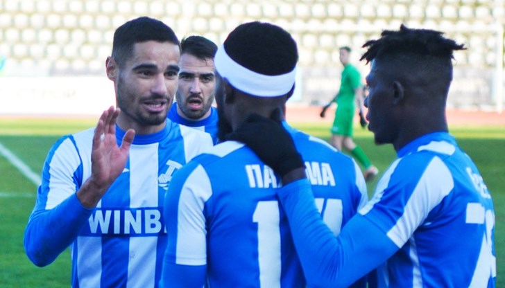 "Драконите" продължават възхода си във Втора лига "Драконите" продължават възхода си във Втора лига