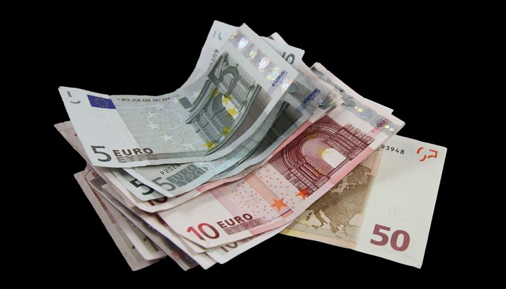 Еврото продължава да поевтинява спрямо долара Еврото продължава да поевтинява спрямо долара