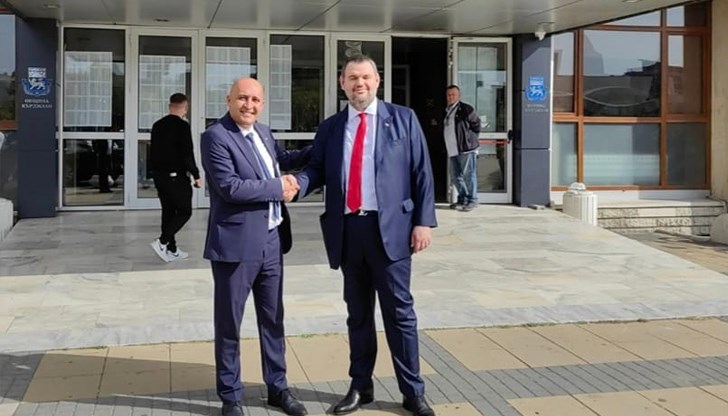 Има само едно ДПС и то е с лидер Делян Пеевски Има само едно ДПС и то е с лидер Делян Пеевски