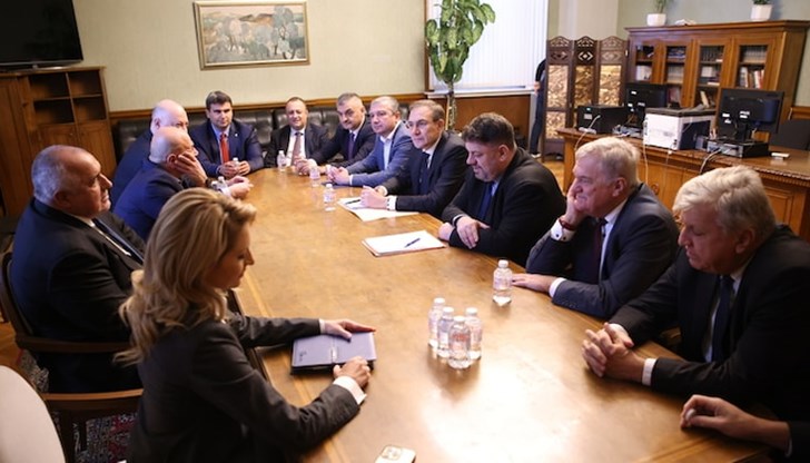 Политически совалки и енергийни дебати: Обсъждат отлагане на либерализацията на тока, която е ключова за еврофинансирането Политически совалки и енергийни дебати: Обсъждат отлагане на либерализацията на тока, която е ключова за еврофинансирането