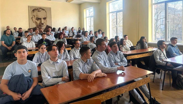 Младежи от СУ "Йордан Йовков" се запознаха с трудовите правоотношения Младежи от СУ "Йордан Йовков" се запознаха с трудовите правоотношения