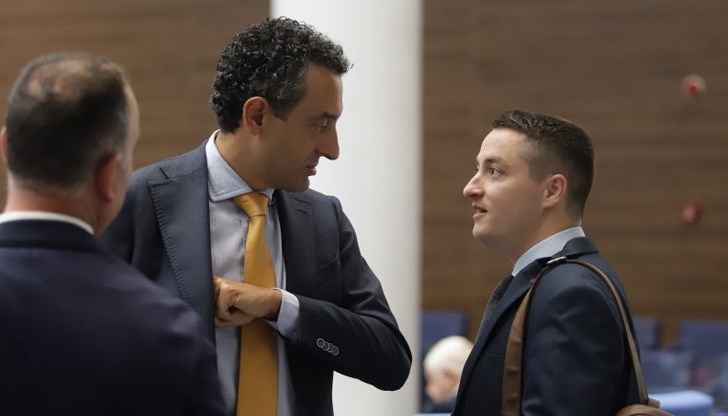 Разцепление в ПП - ДБ при вота за председател на парламента Разцепление в ПП - ДБ при вота за председател на парламента