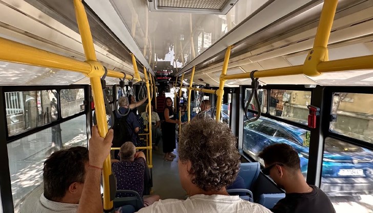 Автобусни линии 8 и 10 ще изпълняват допълнителни курсове Автобусни линии 8 и 10 ще изпълняват допълнителни курсове