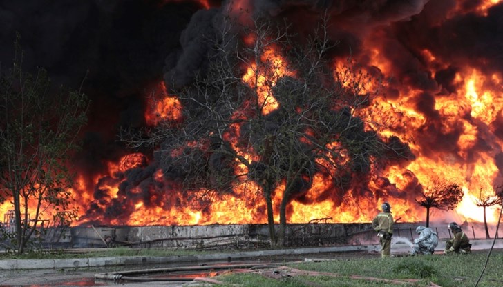 В резултат на атаката е възникнал пожар в складовата база В резултат на атаката е възникнал пожар в складовата база