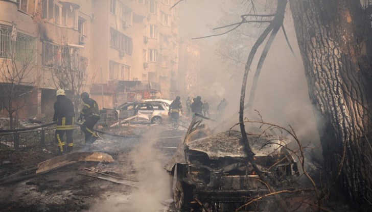Руски дронове разрушават жилищна сграда в Сумска област Руски дронове разрушават жилищна сграда в Сумска област